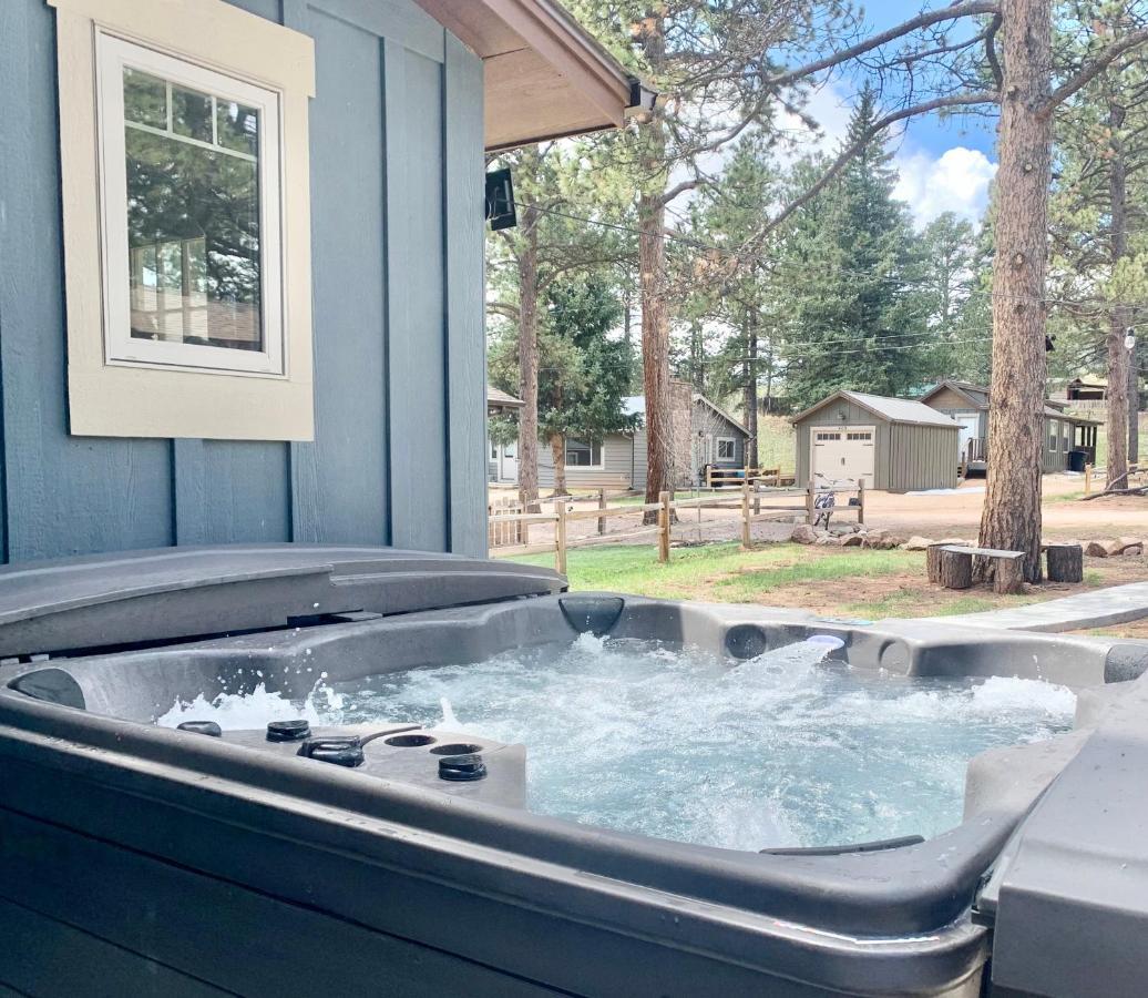 Black Bear Cabin With Hot Tub Woodland Park Dış mekan fotoğraf